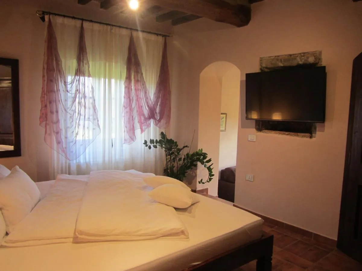 Tenuta Seripa Sassetta 0*,  Italia